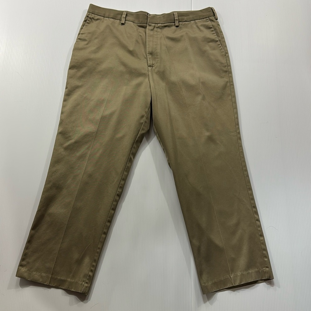 B23. Men's Dockers Brown Pants‎ (40x29)